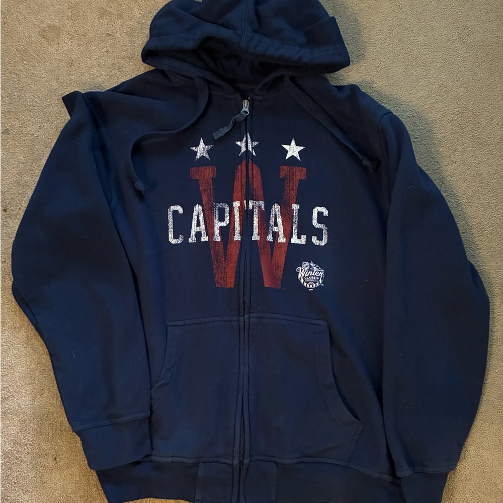 GIII Sports Washington Capitals 2015 NHL Winter Classic Sweatshirt Men’s L